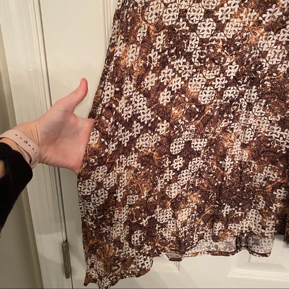 Brown and White sleeveless dress with pockets
